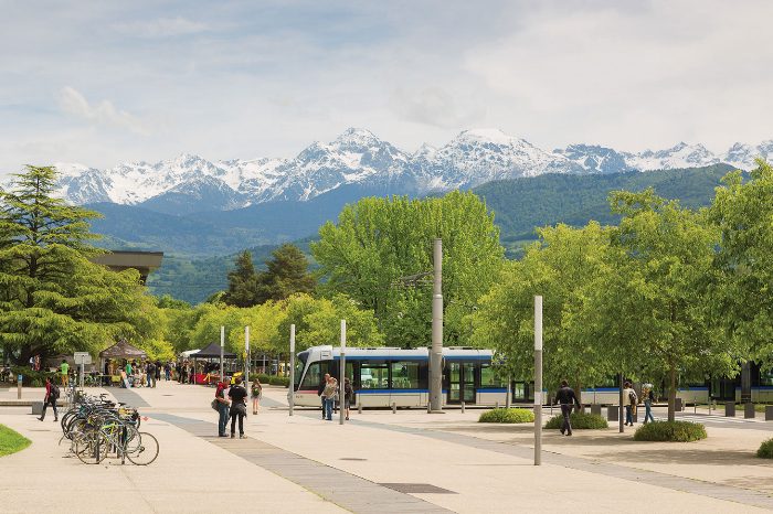 Université Grenoble Alpes campus building and sign